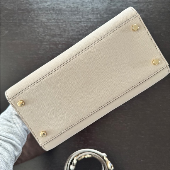 Kate Spade Small Satchel in light grey/white - Picture 4 of 12